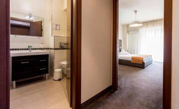 Фото номера Апартаменты бизнес-класса без спа Отель Orhideea Residence &amp; Spa г. Бухарест 29