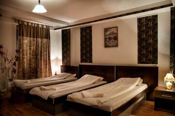 Фото номера Трехместный номер Отель Hotel Stars г. Бухарест 10