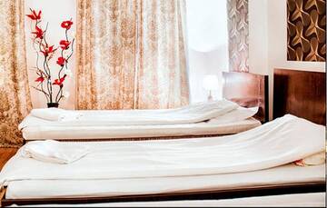Фото номера Трехместный номер Отель Hotel Stars г. Бухарест 7