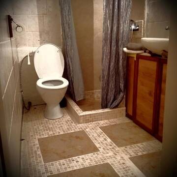 Фото номера Одноместный номер с собственной ванной комнатой Хостелы Expo Home Stay г. Бухарест 6