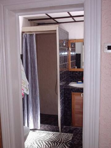 Фото номера Двухместный номер с 1 кроватью и мини-кухней Хостелы Expo Home Stay г. Бухарест 23