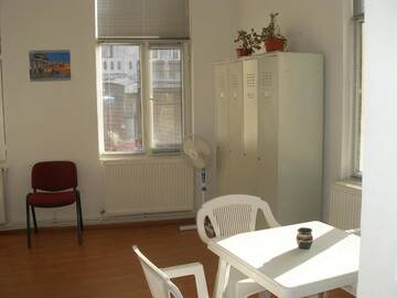 Фото номера Односпальная кровать в общем номере с 4 кроватями Хостелы Kretan Hostel г. Бухарест 8