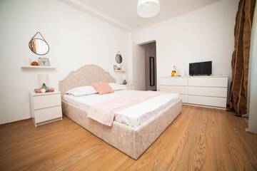 Фото номера Номер Делюкс с кроватью размера «king-size» Гостевой дом Smart Rooms Bucharest г. Бухарест 2