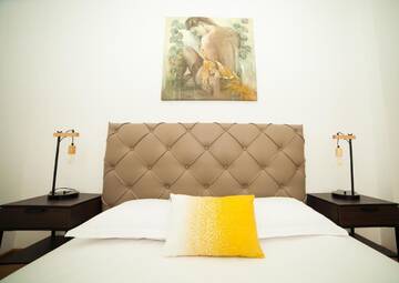 Фото номера Стандартный номер с кроватью размера &quot;queen-size&quot; Гостевой дом Smart Rooms Bucharest г. Бухарест 3