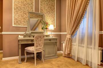 Фото номера Люкс с гидромассажной ванной на открытом воздухе Отель Villa Boutique Lafayette г. Бухарест 8