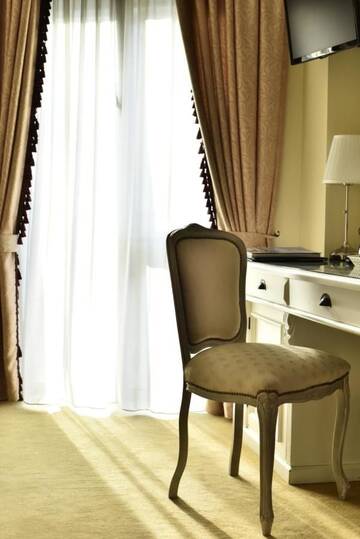 Фото номера Улучшенный двухместный номер с 1 кроватью Отель Villa Boutique Lafayette г. Бухарест 2