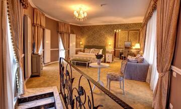 Фото номера Люкс с гидромассажной ванной на открытом воздухе Отель Villa Boutique Lafayette г. Бухарест 6