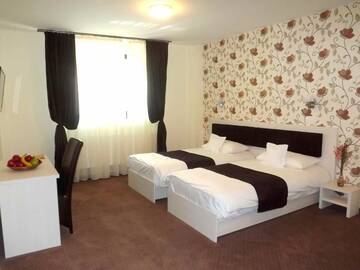 Фото номера Двухместный номер с 2 отдельными кроватями Отель West Plaza Residence г. Бухарест 10