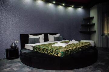 Фото номера Двухместный номер с 1 кроватью и балконом Гостевой дом City Lux Villa г. Бухарест 20