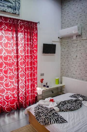 Фото номера Двухместный номер с 1 кроватью и террасой Гостевой дом City Lux Villa г. Бухарест 5