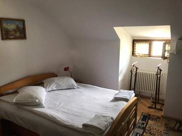 Фото номера Двухместный номер с 1 кроватью Отели типа «постель и завтрак» George&amp;Dragon Rooms г. Бухарест 3