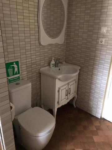 Фото номера Двухместный номер с 1 кроватью Отели типа «постель и завтрак» George&amp;Dragon Rooms г. Бухарест 7