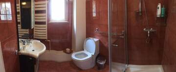 Фото номера Апартаменты - 1-й этаж Отели типа «постель и завтрак» George&amp;Dragon Rooms г. Бухарест 11