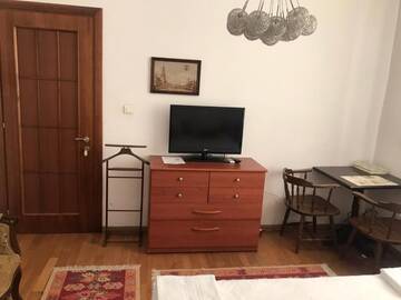 Фото номера Апартаменты - 1-й этаж Отели типа «постель и завтрак» George&amp;Dragon Rooms г. Бухарест 20