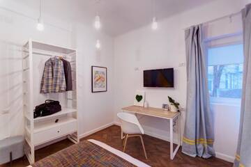 Фото номера Двухместный номер с 1 кроватью и общей ванной комнатой Хостелы First Hostel Bucharest г. Бухарест 6
