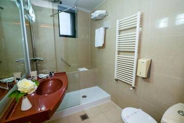 Фото номера Двухместный номер с 2 отдельными кроватями Отель Best Western Hotel Lev Or I г. Бухарест 13