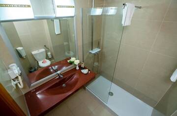 Фото номера Двухместный номер с 2 отдельными кроватями Отель Best Western Hotel Lev Or I г. Бухарест 14