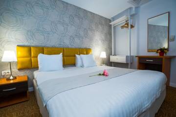 Фото номера Номер с кроватью размера «king-size» Отель Best Western Hotel Lev Or I г. Бухарест 3