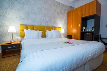 Фото номера Номер с кроватью размера «king-size» Отель Best Western Hotel Lev Or I г. Бухарест 4