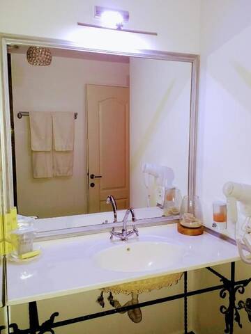 Фото номера Стандартный двухместный номер с 1 кроватью Отель Old City Bucharest NF Hotels г. Бухарест 19