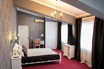 Фото номера Полулюкс Отель Old City Bucharest NF Hotels г. Бухарест 2