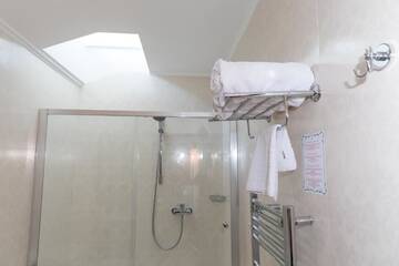 Фото номера Стандартные апартаменты Отель Hotel Giuliano г. Бухарест 18