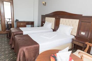 Фото номера Стандартный двухместный номер с 2 отдельными кроватями Отель Hotel Giuliano г. Бухарест 6