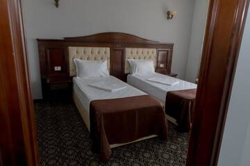 Фото номера Стандартный двухместный номер с 2 отдельными кроватями Отель Hotel Giuliano г. Бухарест 4