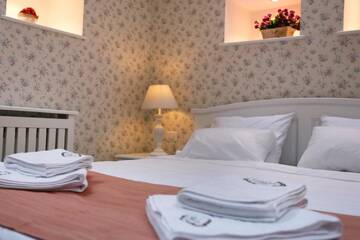 Фото номера Двухместный номер с 1 кроватью Отель Hotel Les Jardins Carol г. Бухарест 6
