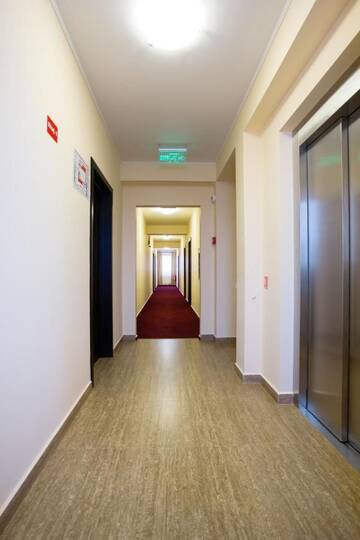 Фото номера Двухместный номер с 2 отдельными кроватями Отель Hotel Athos г. Бухарест 5