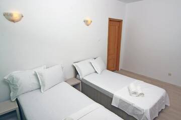 Фото номера Апартаменты с 3 спальнями и террасой Гостевой дом Budget Accommodation г. Бухарест 21