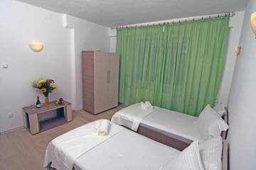 Фото номера Апартаменты с 3 спальнями и террасой Гостевой дом Budget Accommodation г. Бухарест 19