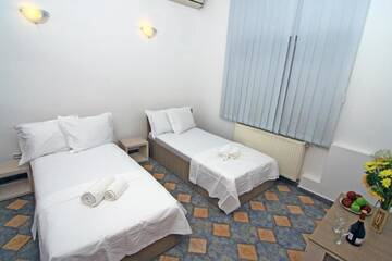 Фото номера Люкс с кроватью размера &quot;queen-size&quot; и гидромассажной ванной Гостевой дом Budget Accommodation г. Бухарест 7