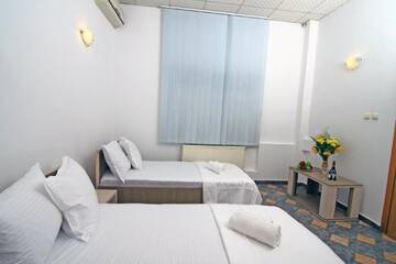 Фото номера Люкс с кроватью размера &quot;queen-size&quot; и гидромассажной ванной Гостевой дом Budget Accommodation г. Бухарест 8