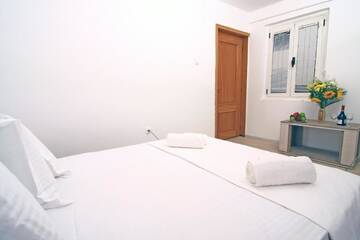 Фото номера Стандартный номер-студио Гостевой дом Budget Accommodation г. Бухарест 5