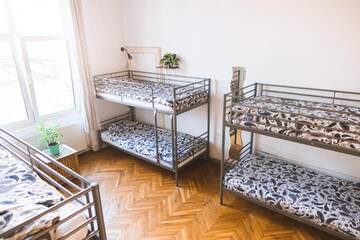 Фото номера Кровать в общем 6-местном номере для мужчин и женщин Хостелы Podstel Bucharest г. Бухарест 8