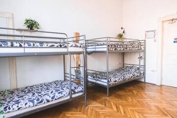 Фото номера Кровать в общем 6-местном номере для мужчин и женщин Хостелы Podstel Bucharest г. Бухарест 9