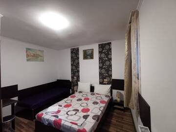 Фото номера Трехместный номер с собственной ванной комнатой Хостелы Joe Hostel г. Бухарест 2