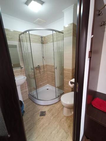 Фото номера Одноместный номер с ванной комнатой Хостелы Joe Hostel г. Бухарест 2