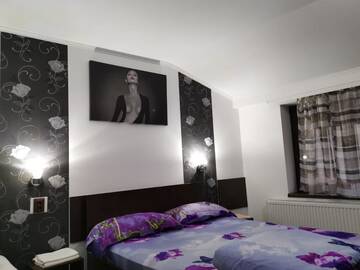 Фото номера Трехместный номер с собственной ванной комнатой Хостелы Joe Hostel г. Бухарест 9