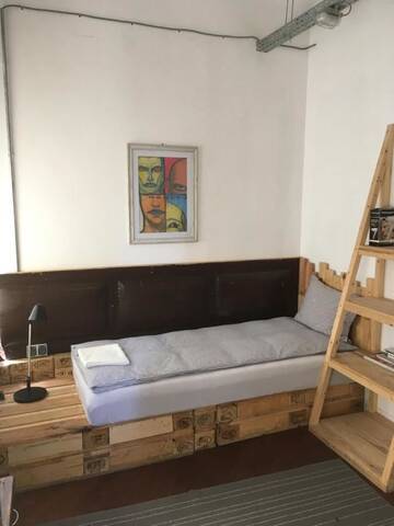 Фото номера Трехместный номер Хостелы Calea Victoriei Poshtel г. Бухарест 19