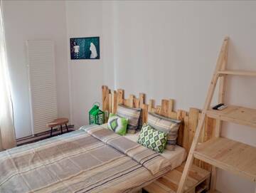 Фото номера Двухместный номер с 1 кроватью Хостелы Calea Victoriei Poshtel г. Бухарест 8