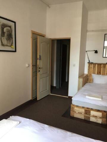 Фото номера Трехместный номер Хостелы Calea Victoriei Poshtel г. Бухарест 7