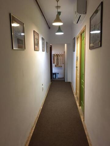 Фото номера Двухместный номер с 1 кроватью Хостелы Calea Victoriei Poshtel г. Бухарест 4