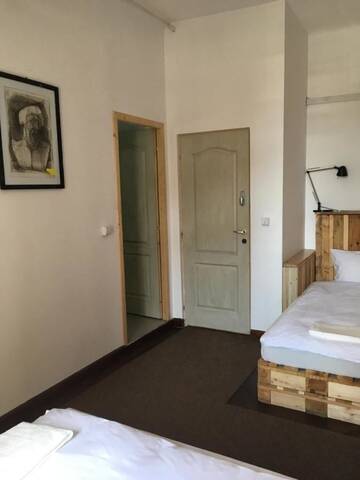 Фото номера Трехместный номер Хостелы Calea Victoriei Poshtel г. Бухарест 13