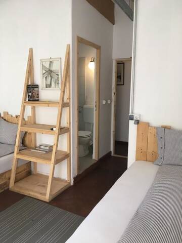 Фото номера Трехместный номер Хостелы Calea Victoriei Poshtel г. Бухарест 16