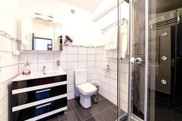 Фото номера Superior Double with Balcony (Including smoking area) Отель Bucur Accommodation г. Бухарест 4