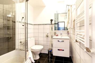 Фото номера King Double with Balcony (Including smoking area) Отель Bucur Accommodation г. Бухарест 5