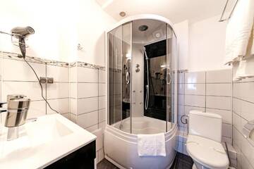 Фото номера Двухместный номер &quot;Экономи Плюс&quot; Отель Bucur Accommodation г. Бухарест 5