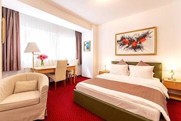 Фото номера King Double with Balcony (Including smoking area) Отель Bucur Accommodation г. Бухарест 7